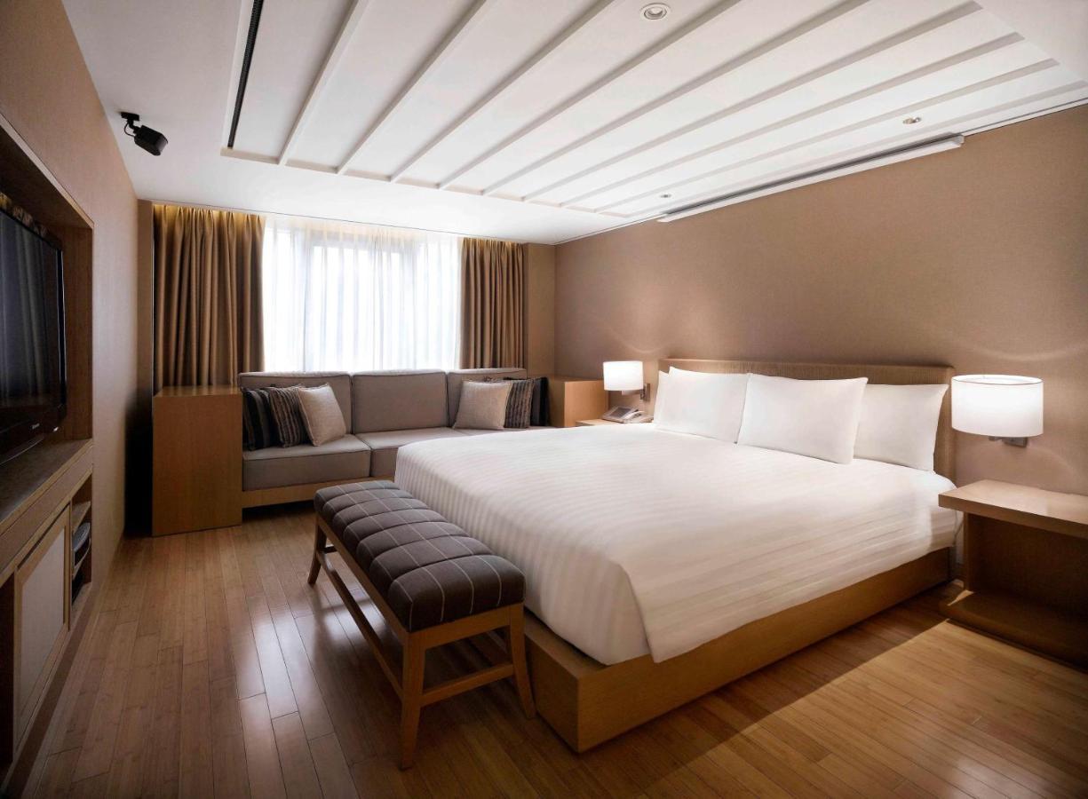 Banyan Tree Club & Hotel