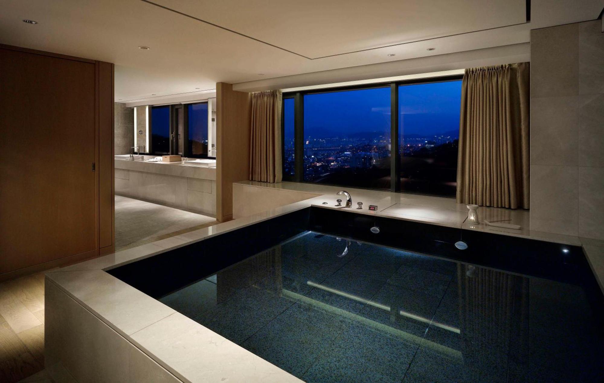Banyan Tree Club & Hotel 5*