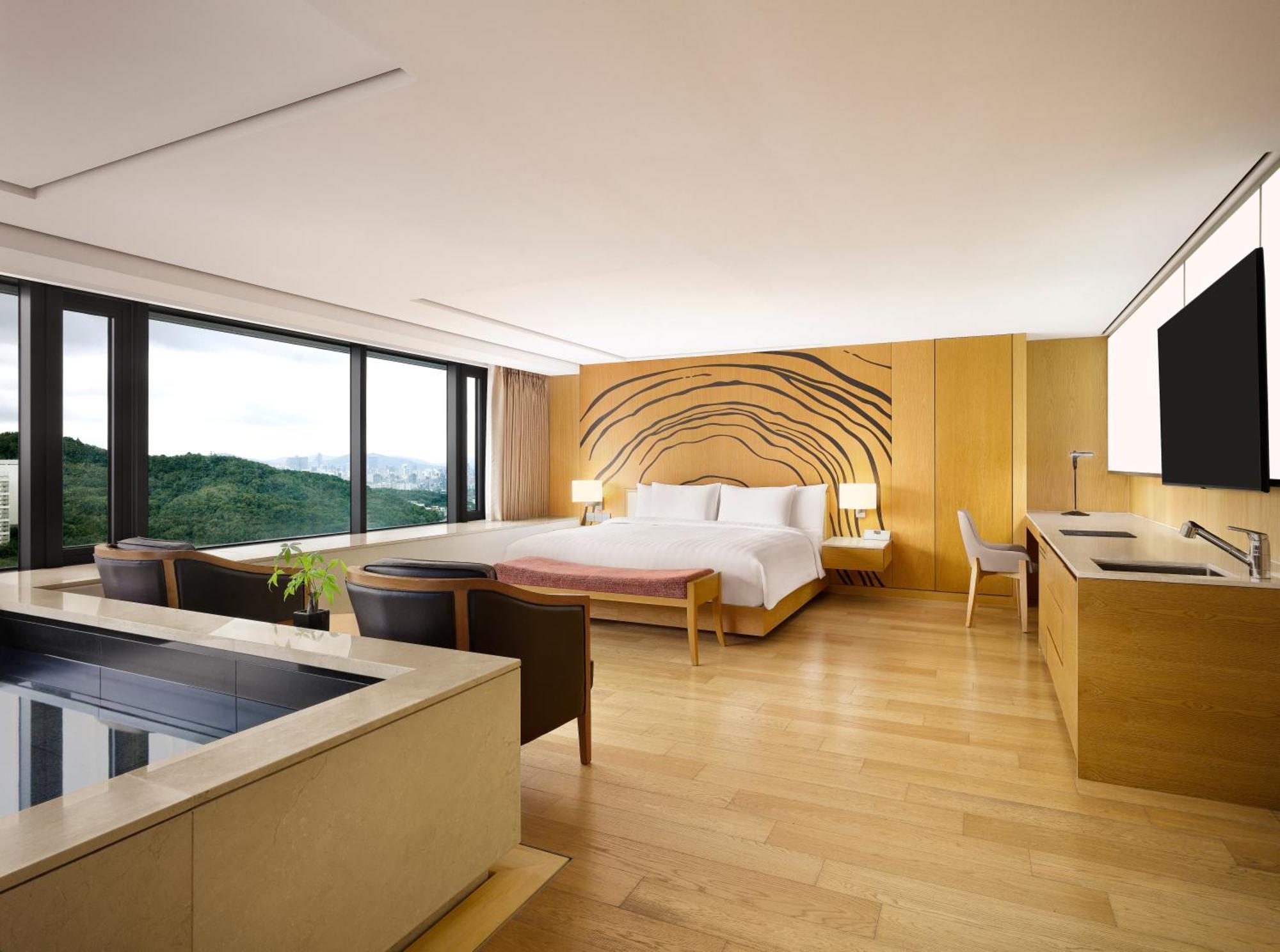 Banyan Tree Club & Hotel