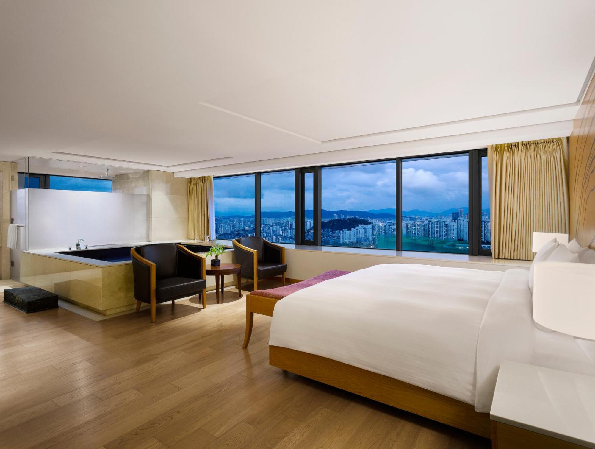 Banyan Tree Club & Hotel 5*